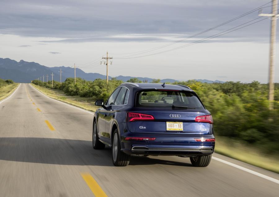  Audi Q5 TFSI Quattro S-Line 2016 года  (WW) (фото 21 из 110)